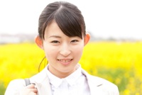 前向きな女性のイメージ